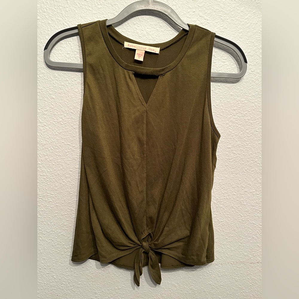 Sleeveless cotton top